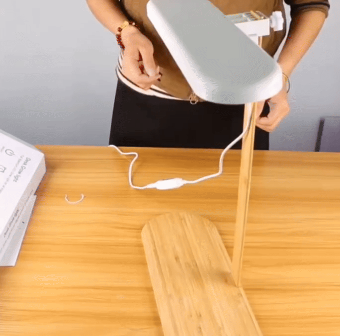 LED Växtlampa med Timer & Odlingssystem – Justerbar Höjd, Fullspektrum & 4-stegs Dimning för Inomhusväxter